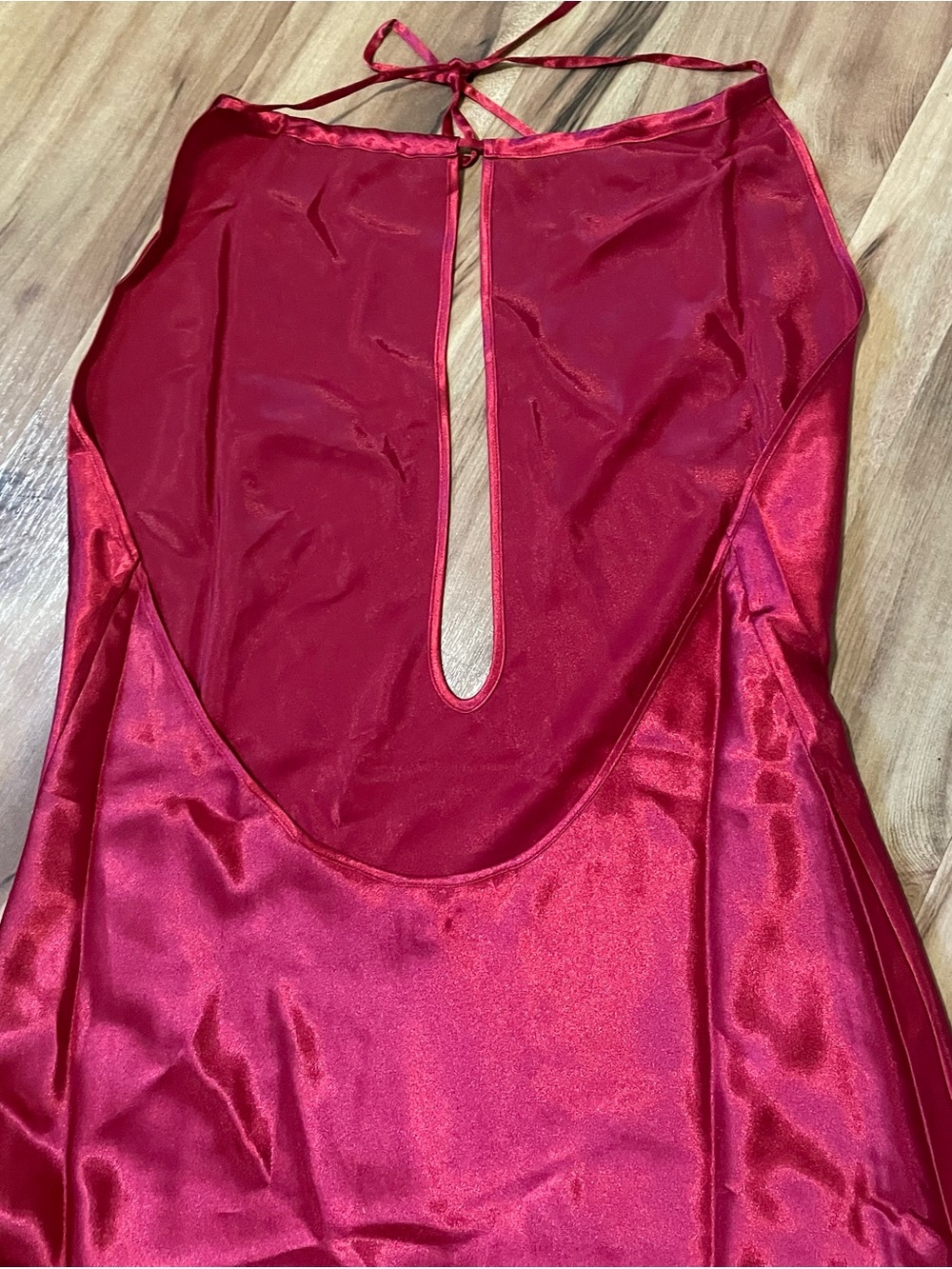 Vintage 2000 Victoria’s Secret Red Satin Halter Keyhole Dress Y2K - Picture 4 of 8